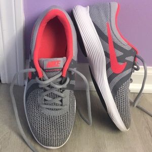 Nike revolution 4 running shoes